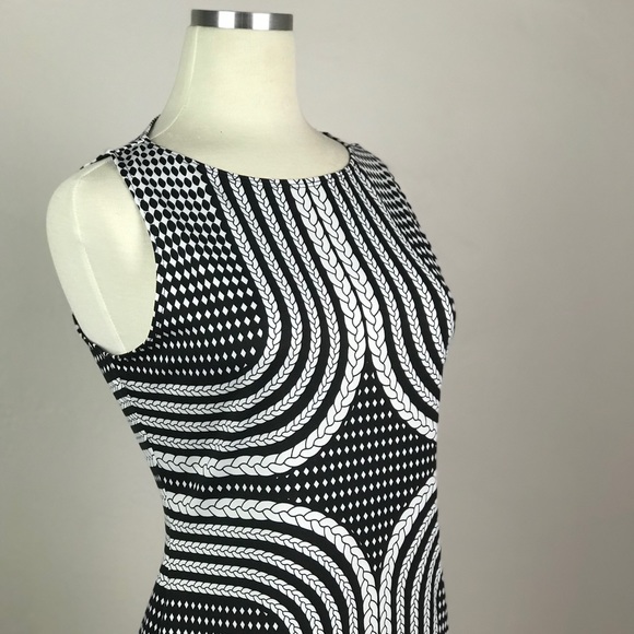 MAX STUDIO Form Fitting Geometric Dress Size Small - Picture 7 of 12